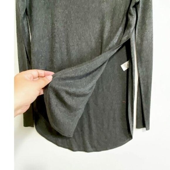 Theory scoop neck gray tunic top with side slits. Size M - Picture 6 of 9